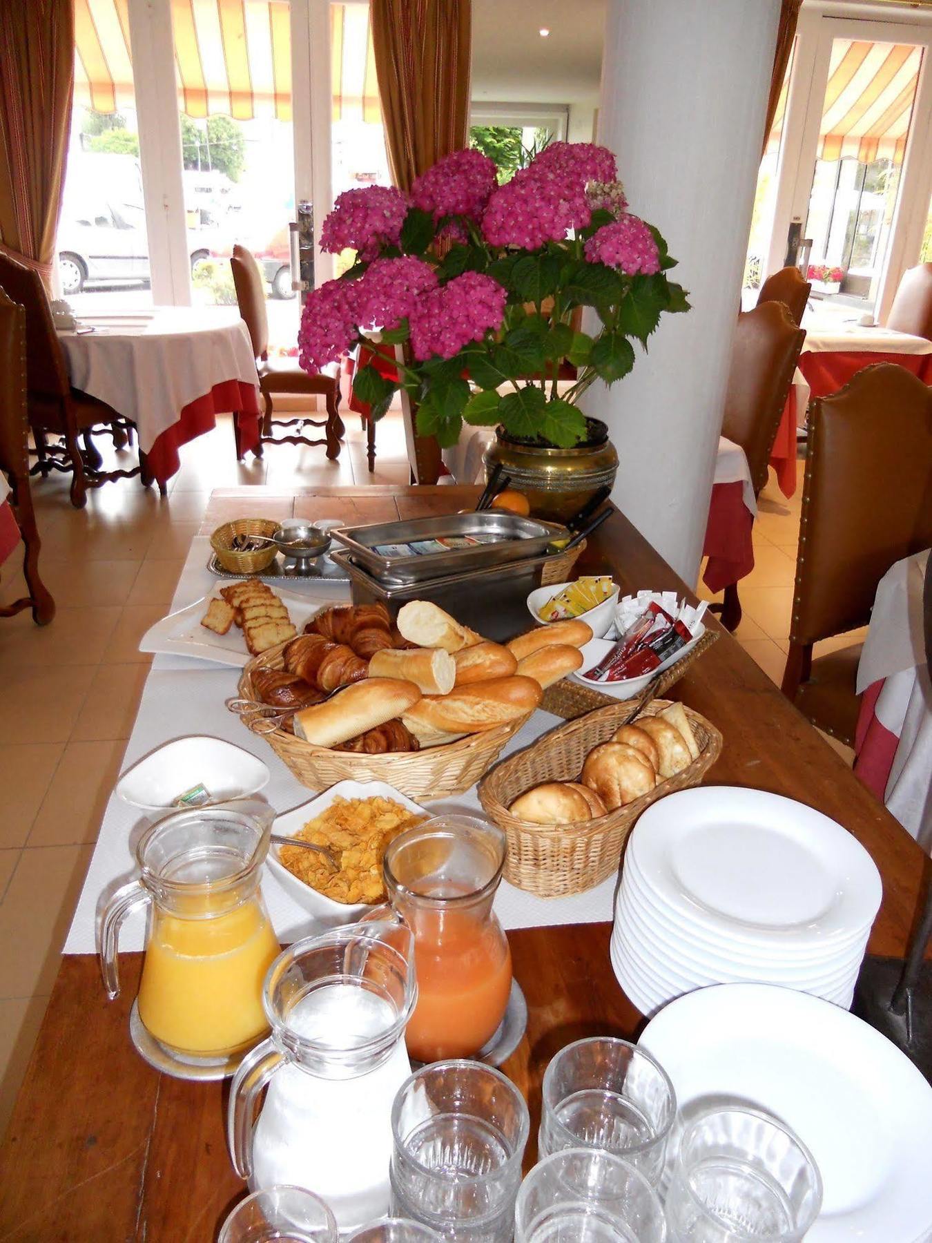 Hotel De Bretagne Dol Centre Ville - Hotel Et Restaurant 돌드브레테인 외부 사진