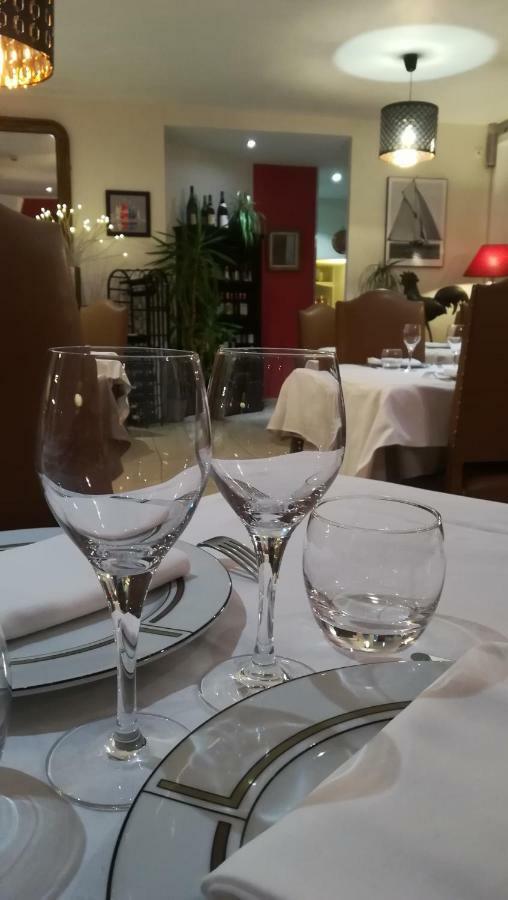 Hotel De Bretagne Dol Centre Ville - Hotel Et Restaurant 돌드브레테인 외부 사진